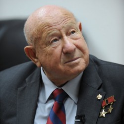 Алексей Леонов: «У нас была огромная воля к космосу» Алексей Леонов: «У нас была огромная воля к космосу»